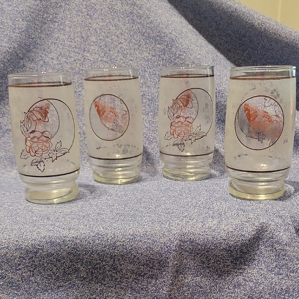 Vintage Anchor Hocking Floral & Butterfly Glass Set of 4. Frosted style glass